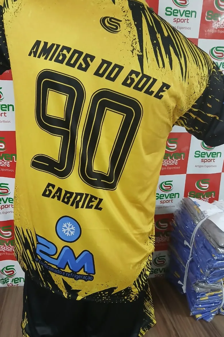 Uniforme personalizado do time Amigos do Gole, costas da camisa com nome e numeração.