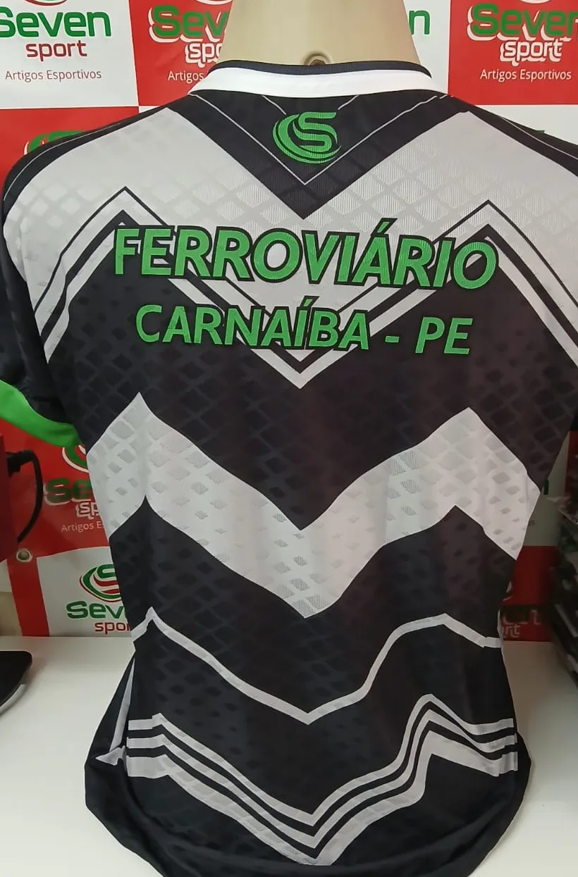 Uniforme personalizado do time Ferroviário Carnaíba, costas da camisa com nome e numeração.